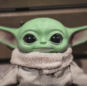 miniatura do baby yoda
